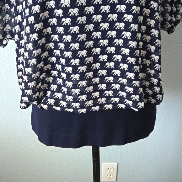 CABI Parade Blouse Elephant Print Top Navy White Sz Medium #5345 - Picture 3 of 11